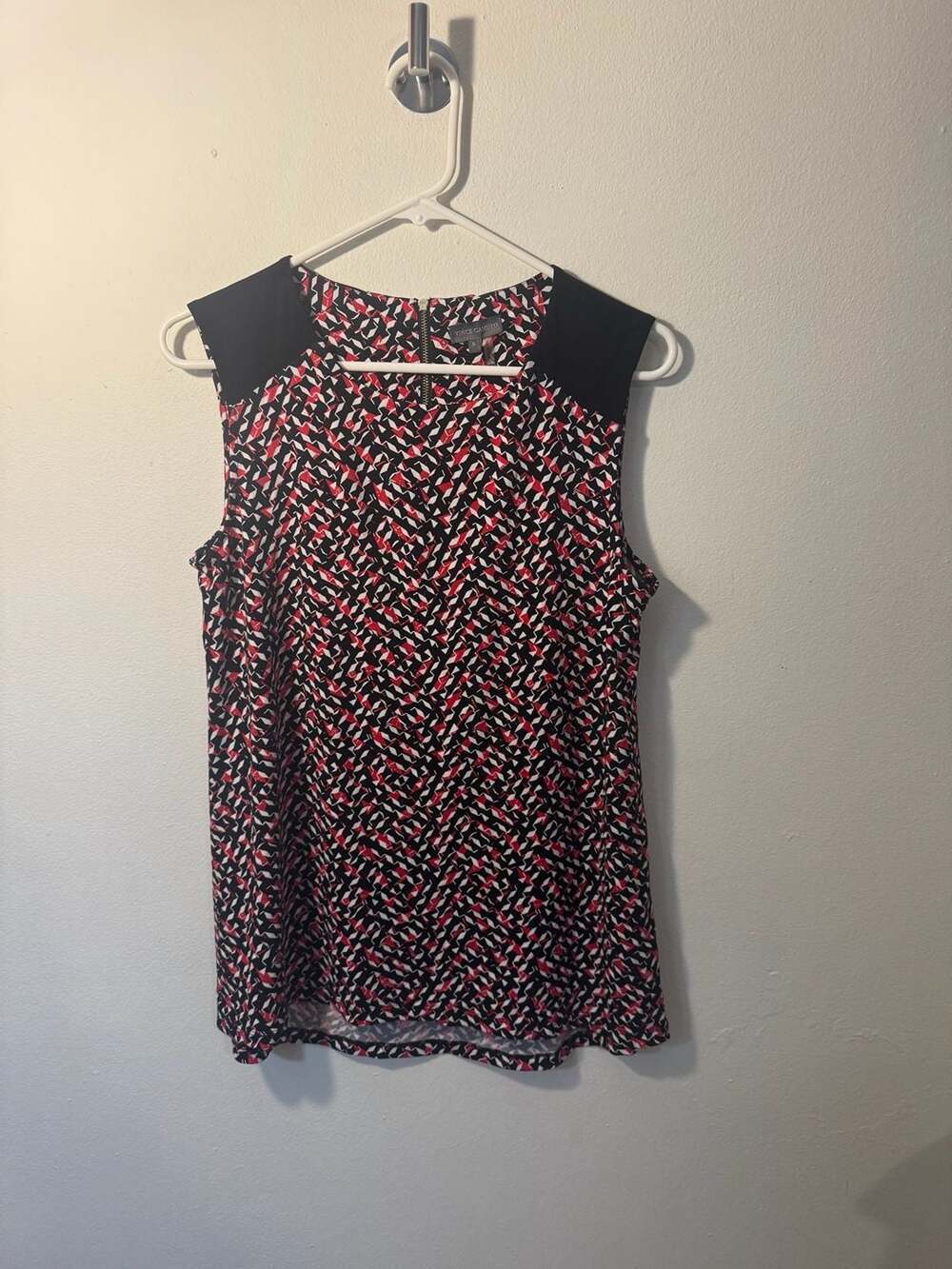 Vince Camuto Women's Red & Black Geometric Print Sleeveless Blouse with Shoulder